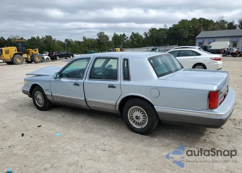 1997 Lincoln Town Car Signature z USA, uszkodzony, nr VIN 1LNLM82W7VY722233